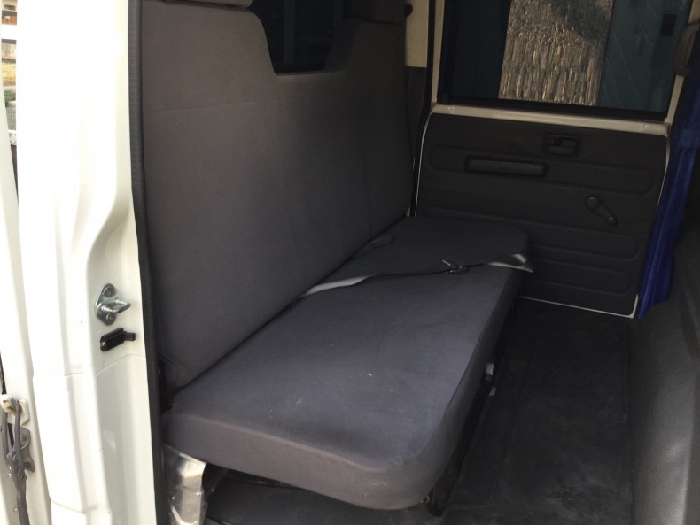 内装後方シート