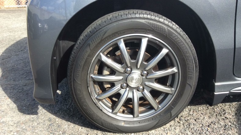 タイヤホイール前