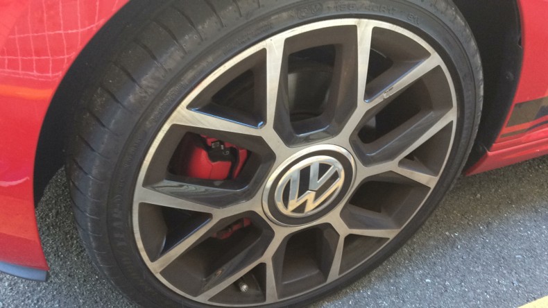 タイヤホイール前