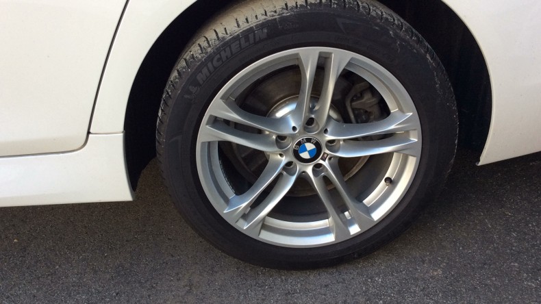 タイヤホイール前