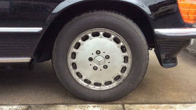 タイヤホイール前