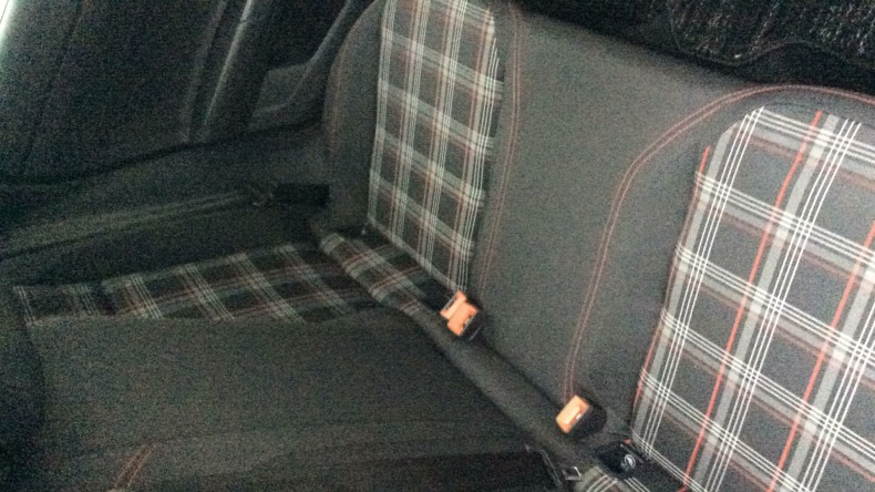 内装後方シート