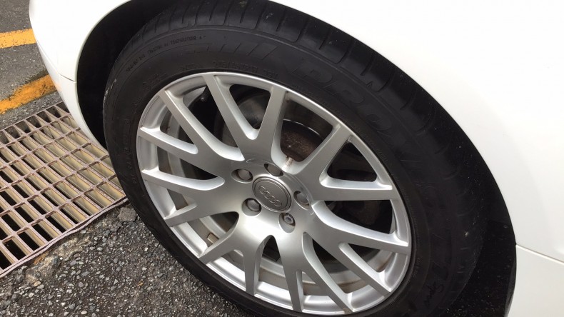 タイヤホイール前