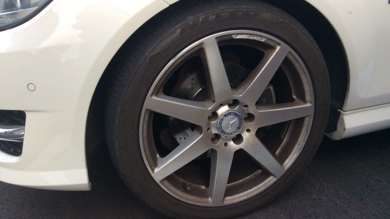 タイヤホイール前