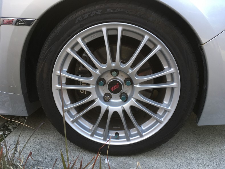 タイヤホイール前