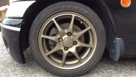 タイヤホイール前