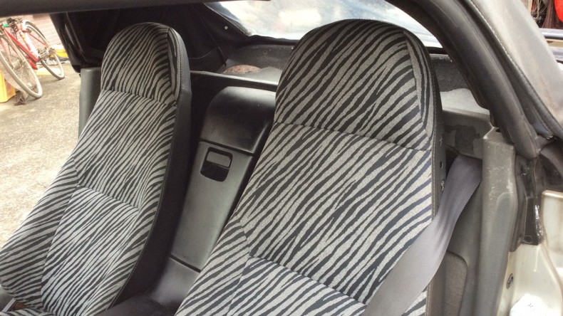 内装後方シート