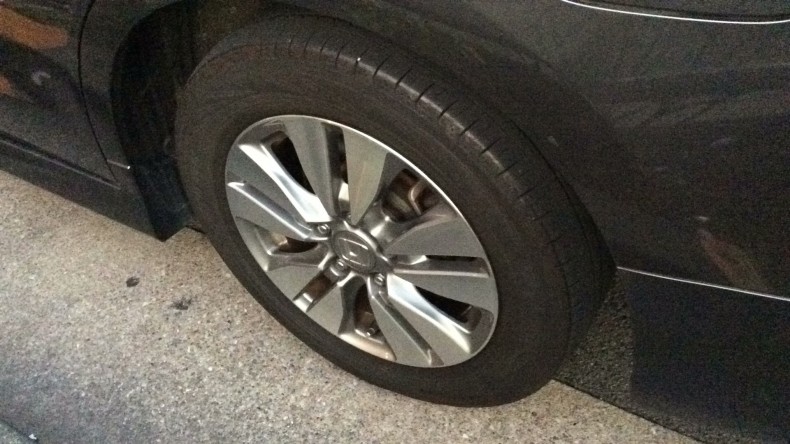 タイヤホイール前