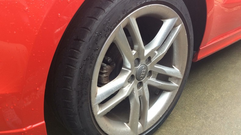 タイヤホイール前