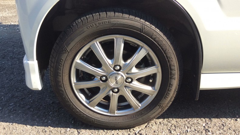 タイヤホイール前