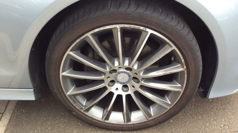 タイヤホイール前