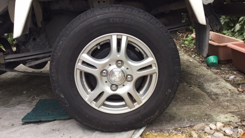 タイヤホイール前