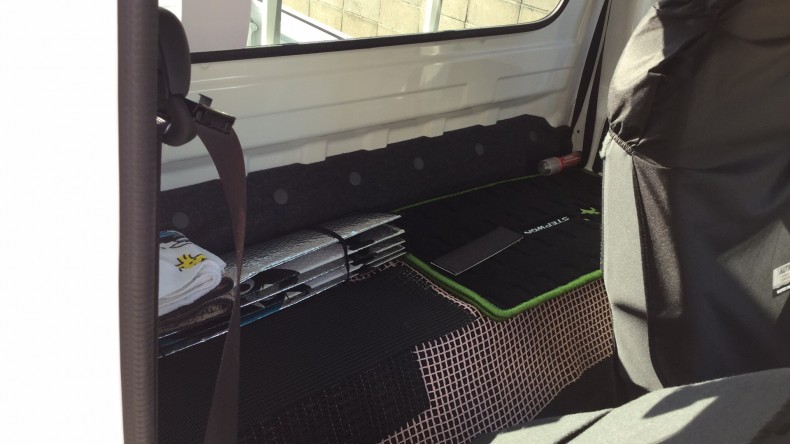 内装後方シート