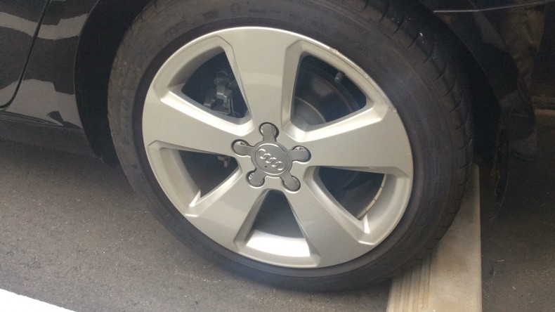 タイヤホイール前