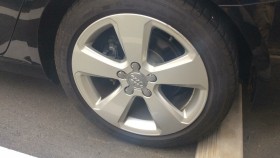 タイヤホイール前