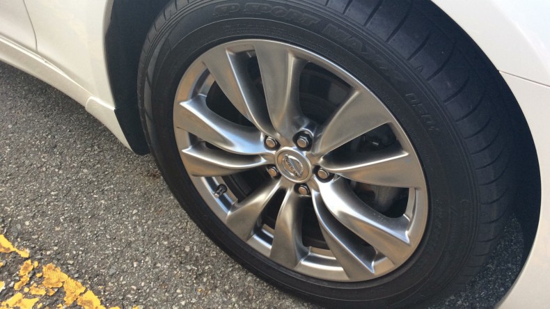 タイヤホイール前