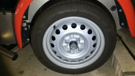 タイヤホイール前