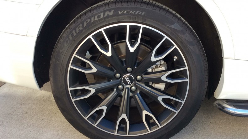 タイヤホイール前