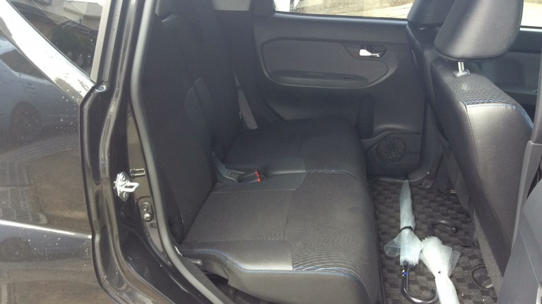 内装後方シート