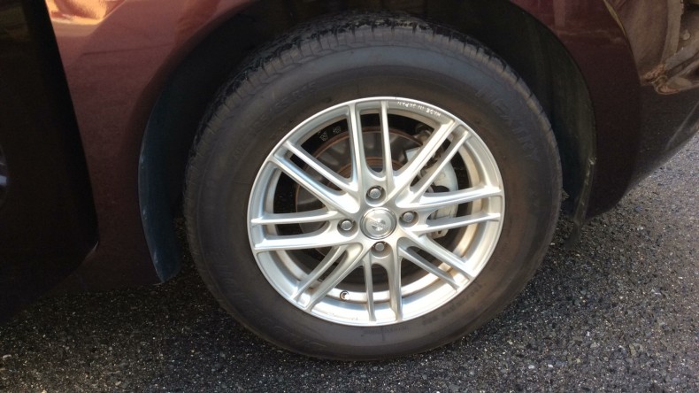 タイヤホイール前