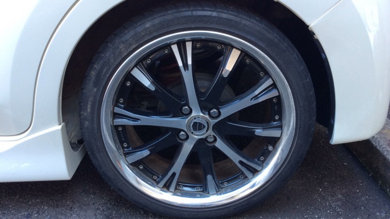 タイヤホイール前