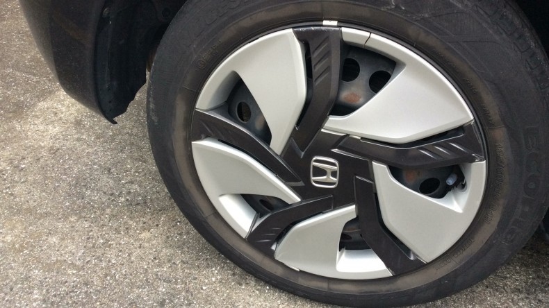 タイヤホイール前