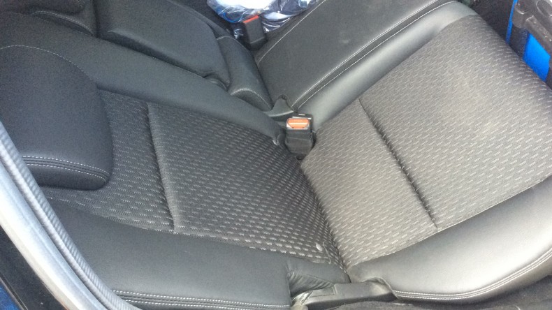 内装後方シート