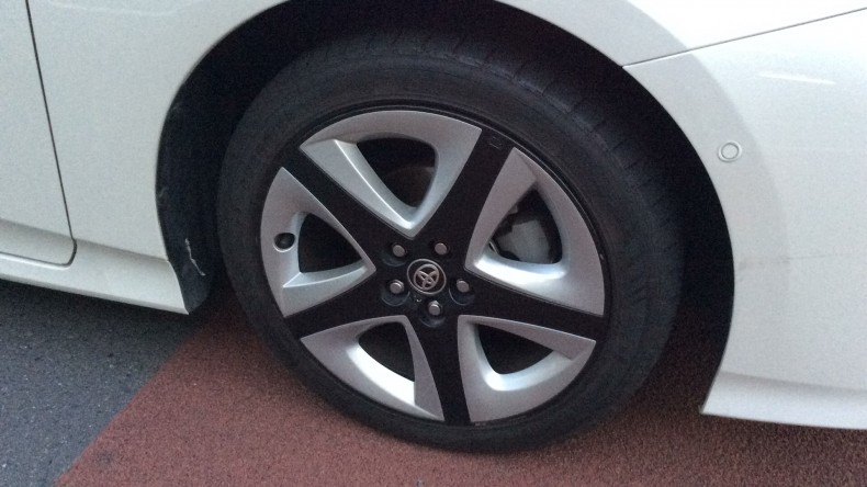 タイヤホイール前