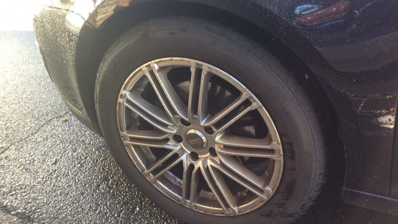 タイヤホイール前