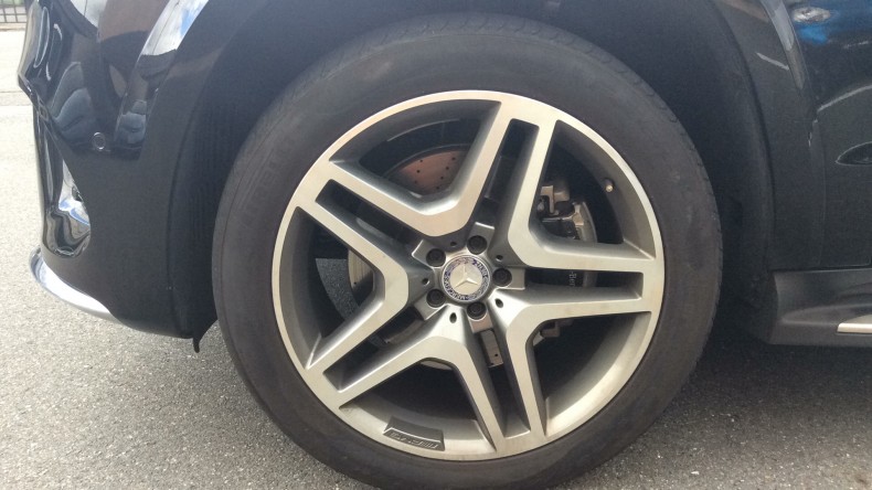 タイヤホイール前