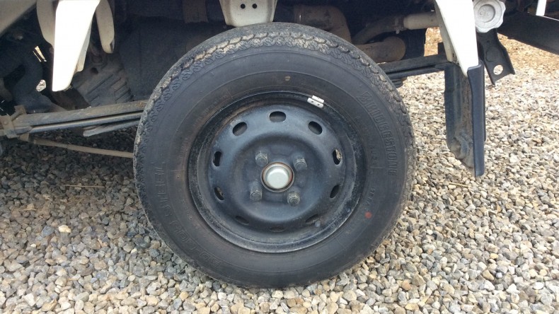 タイヤホイール前