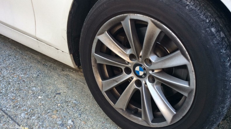 タイヤホイール前