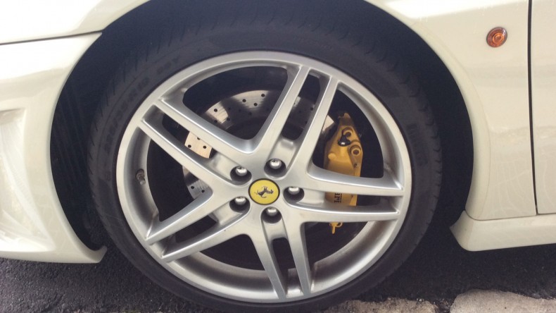 タイヤホイール前