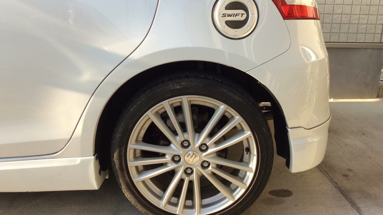 タイヤホイール前