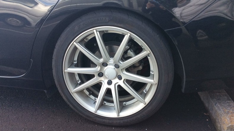 タイヤホイール前