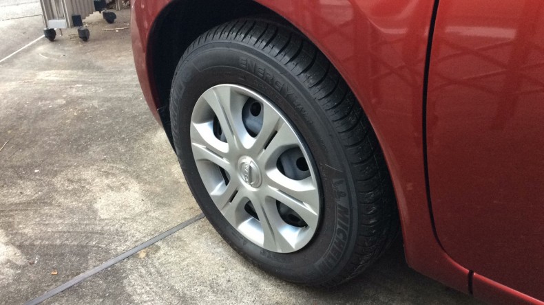 タイヤホイール前