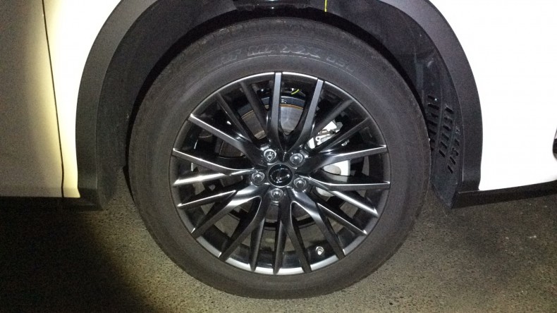 タイヤホイール前