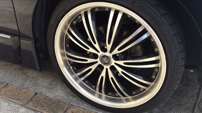 タイヤホイール前