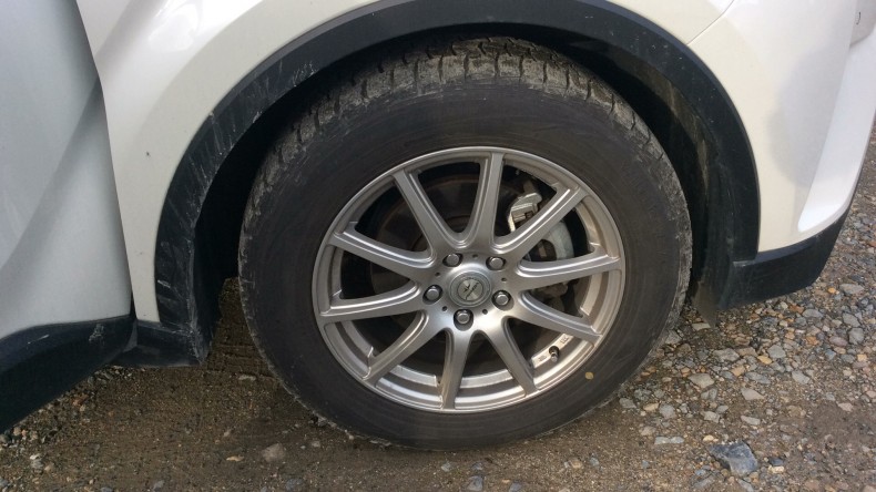 タイヤホイール前