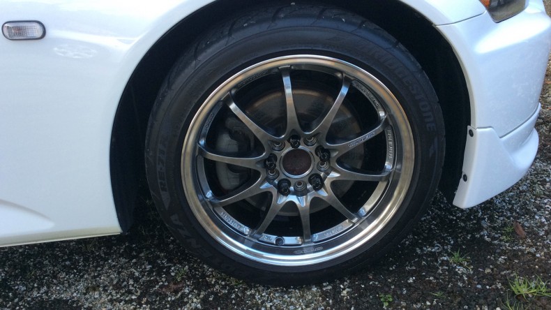 タイヤホイール前