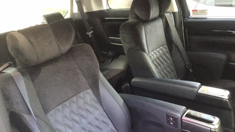 内装後方シート