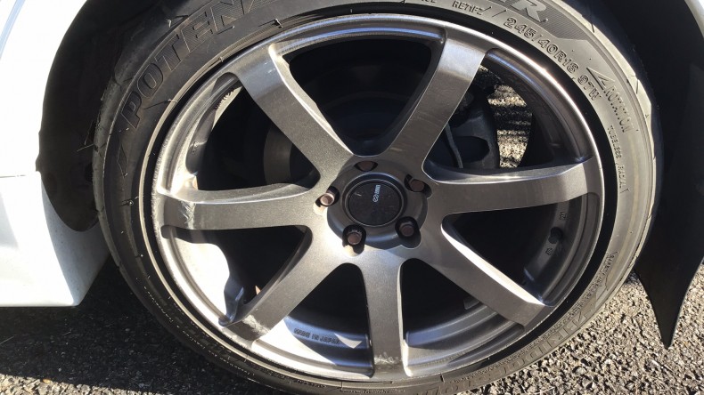 タイヤホイール前