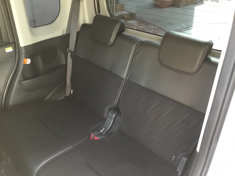 内装後方シート