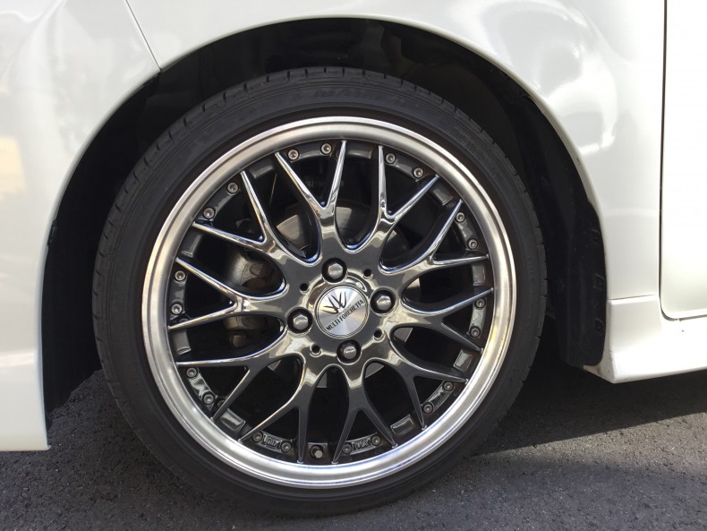 タイヤホイール前