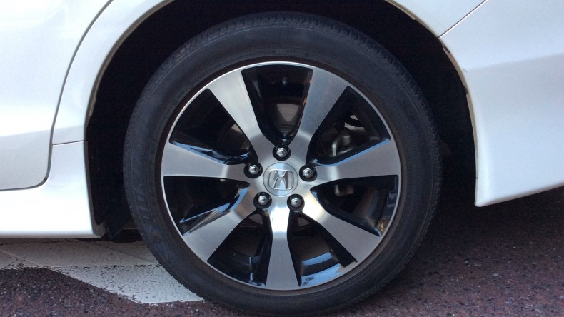 タイヤホイール前