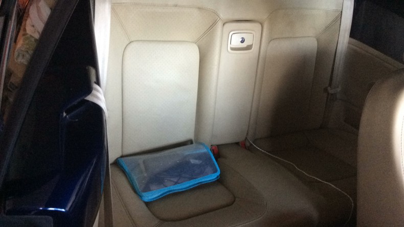 内装後方シート