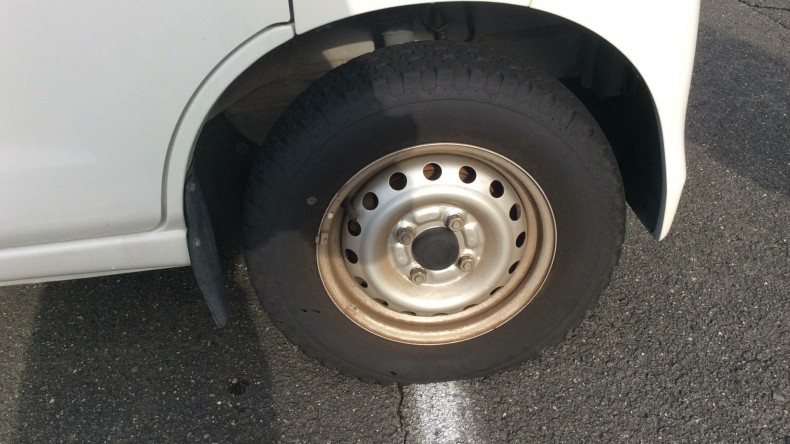 タイヤホイール前
