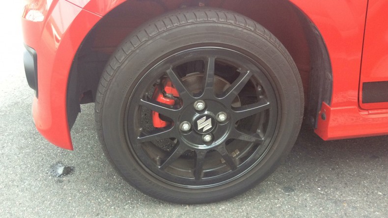 タイヤホイール前