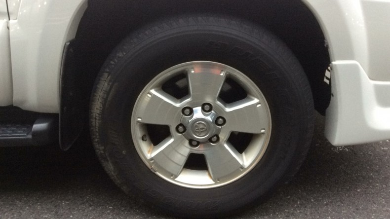 タイヤホイール前