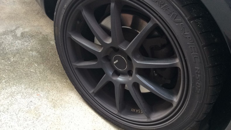 タイヤホイール前